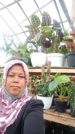 Siti Mutmainah usaha jual bunga di Dahlia Florist