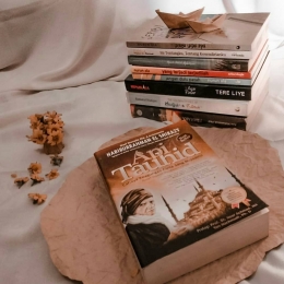 Buku Api Tauhid. | Sumber: https://www.instagram.com/p/CLO6cdenbSw/