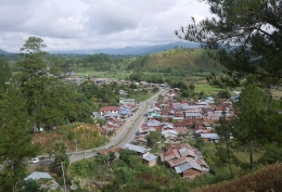Pemandangan Blangkejeren dari atas bukit (Foto pribadi)