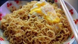 Image chttps://www.google.com/url?sa=i&url=https://osc.medcom.id/community/mengapa-indomie-jadi-makanan-favorit-anak-kos-895&psig=AOvVaw1c4M