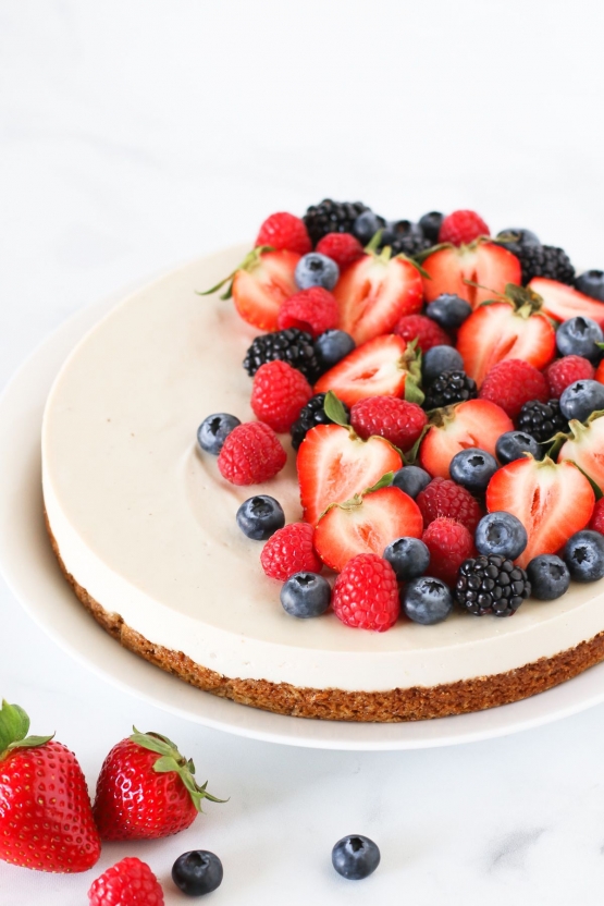https://www.sarahbakesgfree.com/2018/05/gluten-free-vegan-berry-cheesecake.html