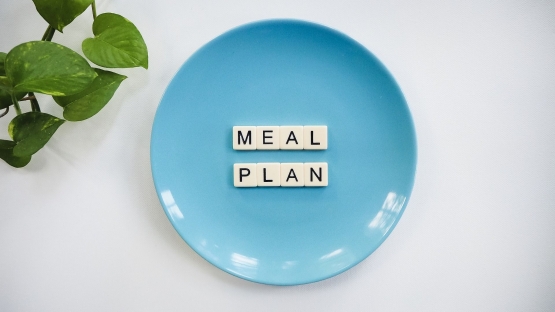 Untuk mencegah overeating, diperlukan strategi meal-prep (Image by Sean Hayes from Pixabay)