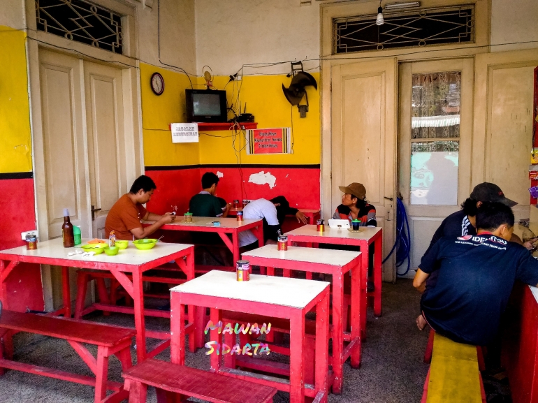 Suasana dalam Gallery Pangsit Dinoyo Surabaya (Dokumentasi Mawan Sidarta)