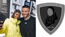 Yasmin dan idolanya David Beckham, dan logo Sisterhood FC (Instargram sisterhoodf.c)