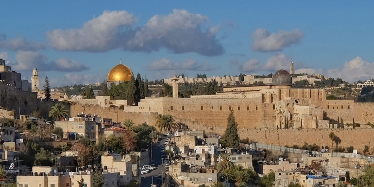 Kubah Batu dan Al-Aqsa difoto dari St.Peter in Gallicantu. Sumber: koleksi pribadi