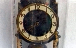 Jam meja antik J. Kaiser buatan Jerman (Dokpri)
