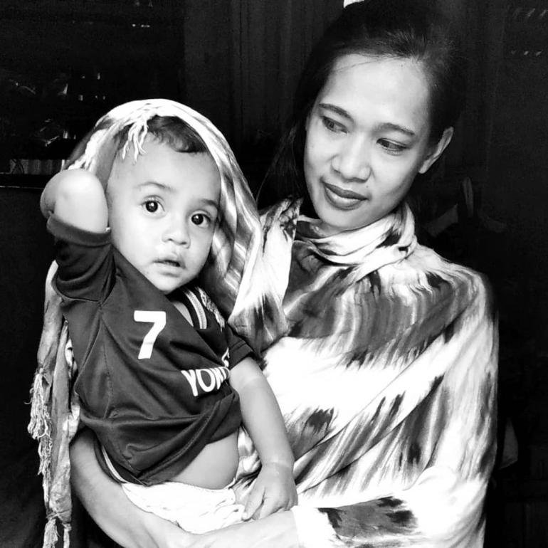 Foto Ibu dan Anak di Timor (Dok. Pribadi)