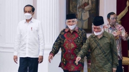 Pertemuan antara Presiden Jokowi dan Amien Rais beserta timnya. Sumber foto: Muchlis - Biro Pers via CNN Indonesia.com