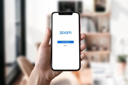 Zoom menyediakan sarana pertemuan lewat video (Biljana Jovanovic/Pixabay)
