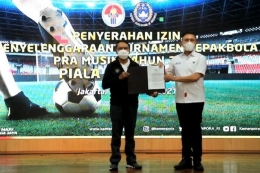 Menpora Zainudin Amali bersama Ketua PSSI Mochamad Iriawan dalam pengumuman penyelenggaraan Piala Menpora. Foto: bola.kompas.com