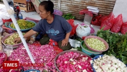 Penjual bunga (sumber foto: timesindonesia.co.id)