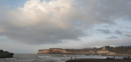 Penulis memotret suasana pagi di Pantai Klayar / dokpri