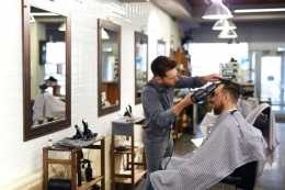 Ilustrasi pangkas rambut di barbershop | sumber: Thinkstockphotos via kompas.com