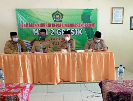 Penilaian Kinerja Kepala Madrasah di MIN 2 Gresik oleh Kementrian Agama Kabupaten Gresik di MIN 2 Gresik (dok/Hudah)