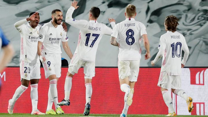 Pemain Real Madrid merayakan gol ke gawang Atalanta. (via en.as.com)