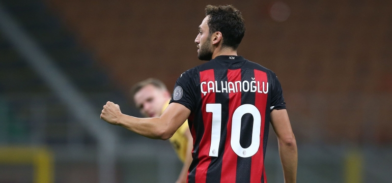 Hakan Calhanoglu. (via acmilan.com)