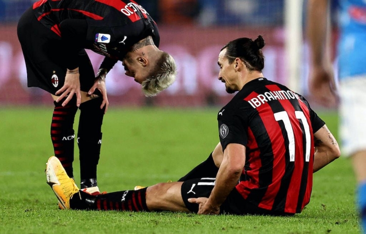 Samu Castillejo dan Zlatan Ibrahimovic. Sejak Ibra cedera, persentase kemenangan Milan turun. | Foto: Twitter @acmilandata