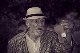 ilustrasi lelaki tua. (sumber: pixabay.com/AdinaVoicu)