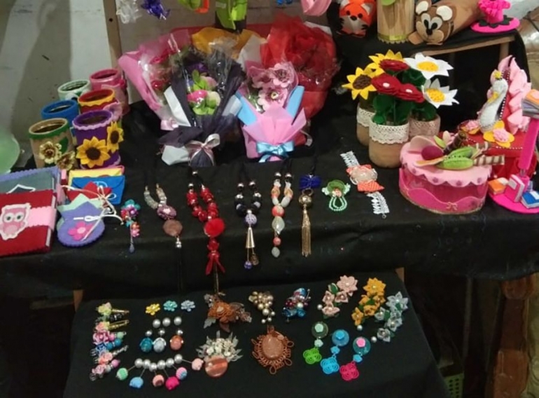Beberapa produk handicraft kreasi Apsari Listyowati. foto: dok pribadi   