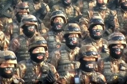 Anggota Tentara Pembebasan Rakyat (PLA) berparade di dalam sebuah acara di China. | Sumber: www.defenseworld.net