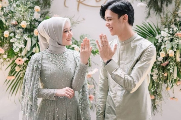 Salah satu pasangan dari kalangan selebritis yang memutuskan untuk menikah di usia muda (foto: IDN Times Jateng)