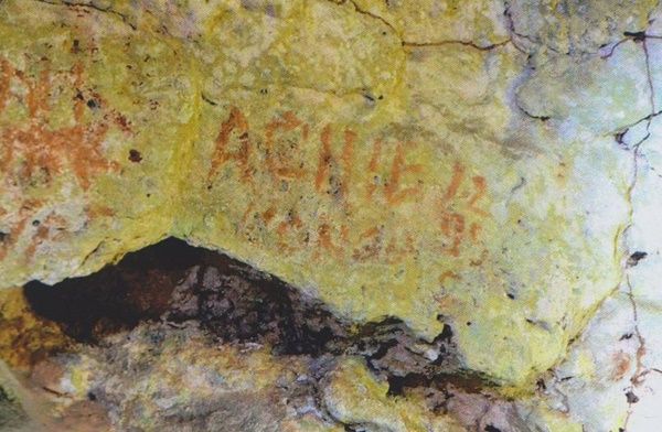 Perbuatan yang tidak terpuji berupa vandalisme oleh pengunjung gua purba (Foto: BPCB Sulawesi Selatan)