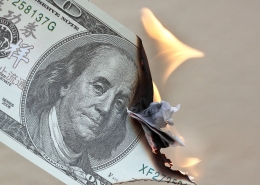 Uang milik kita baiknya dibakar saja daripada kita tahu jadi objek bancakan (Foto-Rabe/Pixabay)