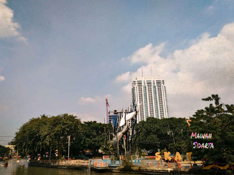 Monumen Surabaya yang turut memercantik Kali Mas (Dokumentasi Mawan Sidarta)