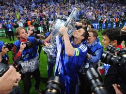 Chelsea meraih piala Liga Champions perdana di musim 2011/12-Sumber: goal.com 