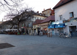 Pertokoan dan restoran di area Kota Tua Ljubljana (Dokpri)