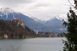 Danau Bled dengan pemandangan pegunungan Alpen (Dokpri)