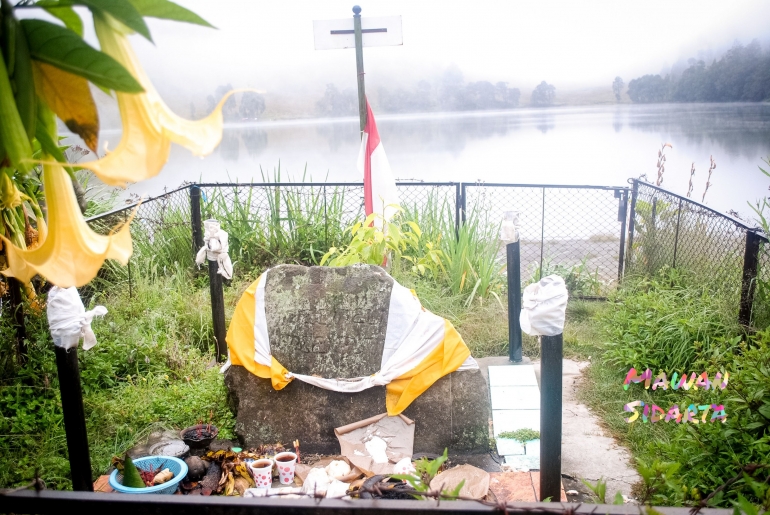 Tampak pula Danau Ranu Kumbolo yang memesona (Dokumentasi Mawan Sidarta)