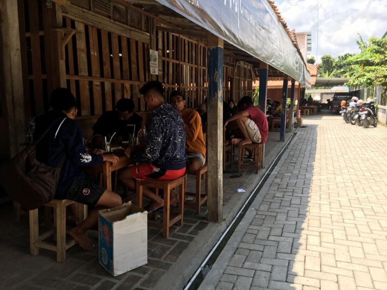 Bagian samping Warung Kopi Santen Jepangrejo - Dokpri