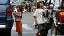 Pengemis Jalanan, Portret Kemiskinan (Source: Pikiran-Rakyat.com).