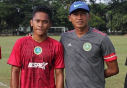 Nugroho Mardiyanto bersama striker PSHW Venko Armedya. foto:dok/pshw