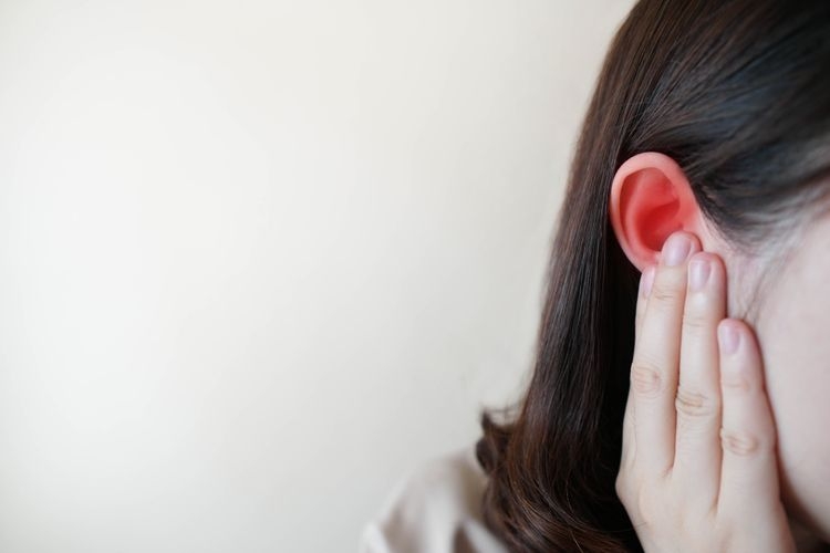 Ilustrasi tinnitus, telinga berdengung, telinga berdering, sakit telinga.(SHUTTERSTOCK/Orawan Pattarawimonchai)