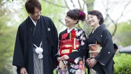 https://japanesestation.com/lifestyle/fashion/kimono-pria-dan-wanita-apa-sih-yang-membedakannya
