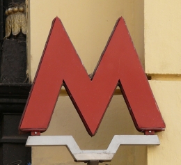 Logo Moskwa Metro (Sumber: koleksi pribadi)