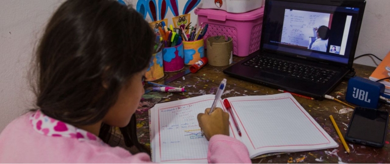Di berbagai negara memang pendidikan masih dapat terus belangsung secara online. Photo: Victor Idrogo/World Bank