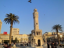 Konak Square dengan Saat Ulasi/Izmir Clock Tower Sebagai Ikon Kota Izmir | Sumber: dokumentasi pribad