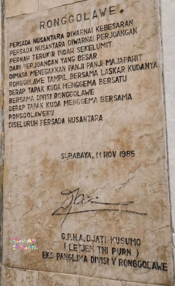 Bunyi kalimat di salah satu dinding Monumen Ronggolawe (Dokumentasi Mawan Sidarta) 