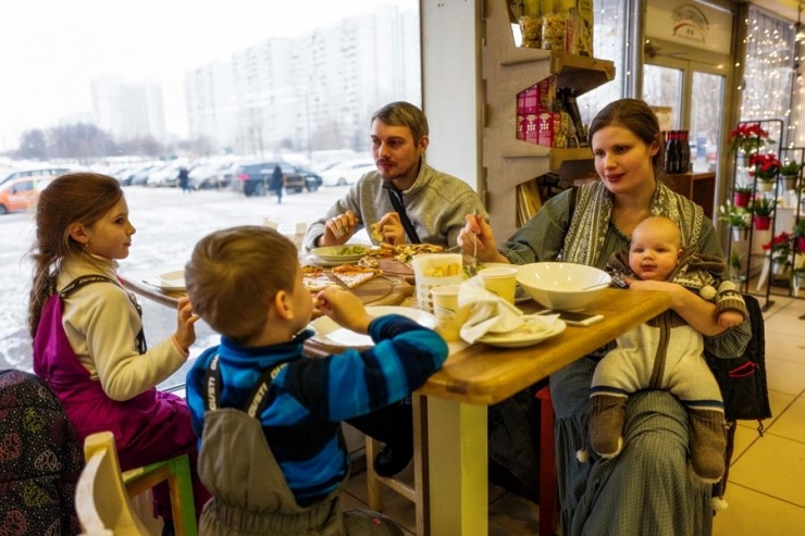 Keluarga dengan banyak anak kini dirindukan di Rusia (doc.Russia Beyond/ed.WSu.)
