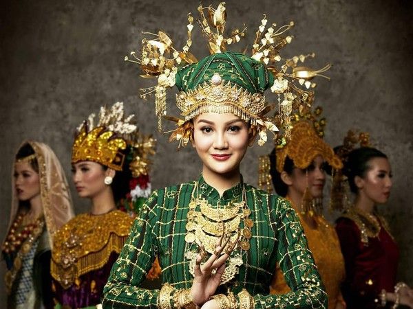 Perwakilan Puteri Indonesia dari Sumsel Mengenakan Pakaian Kawai Kanduk. Sumber: Instagram Puteri Indonesia