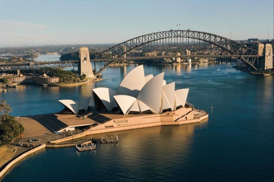 Icon kota Sydney, Oopera House dan ydney Harbour Bridge, sebuah icon fenomenal yang melekat pada warga dunia. | www.flickr.com