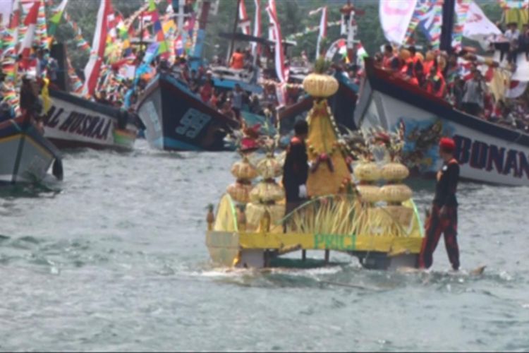 ilustrasi sedekah laut. foto: slamet widodo/kompas.com