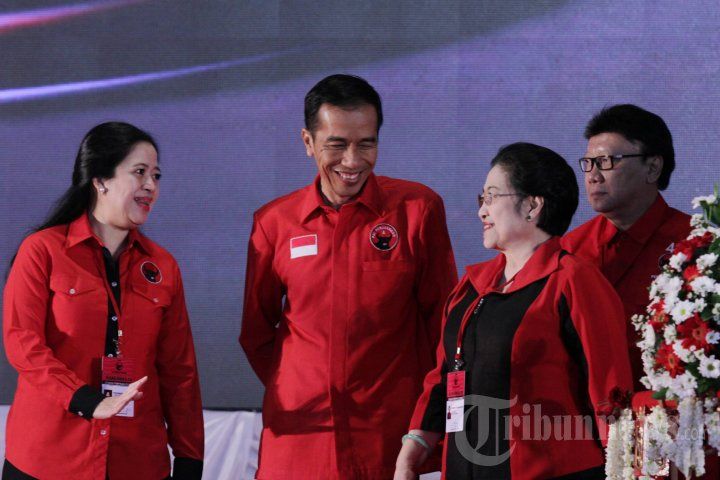 Puan Maharani, Jokowi, Megawati, dan Tjahjo Kumolo sebelum pembukaan Rakernas PDIP 2014 (Tribun Jateng/ Wahyu Sulistiawan).