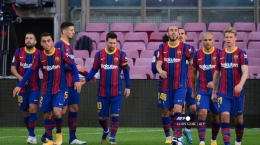 Ekspresi rasa kurang puas dari para pemain Barcelona (Foto: LLUIS GENE / AFP via Tribun News).