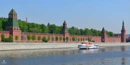 Tembok Kremlin dari sisi Sungai Moskwa. Sumber: koleksi pribadi