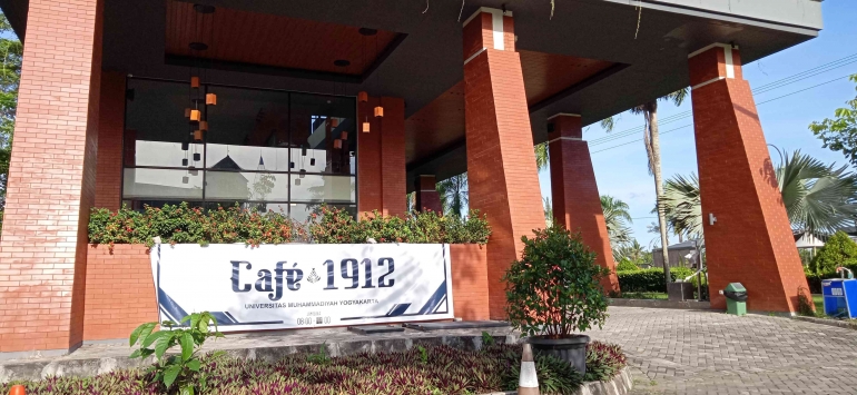 Bagian depan Cafe 1912 - dokpri