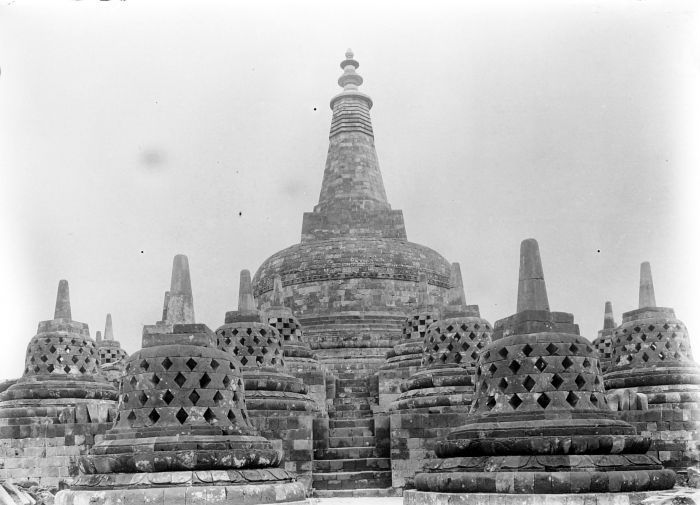 Borobudur dengan Chattra